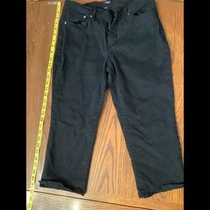 EUC Black Capri pants